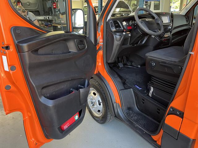 Iveco DAILY 35C14 2.3 375 Laadklep 500kg Trekhaak 3500kg trekgewicht Airco 2-Persoons Open laadbak Pick-up P-up Bakwagen Telefoonverbinding 1e eigenaar Euro 6 Bpm vrij !!!
