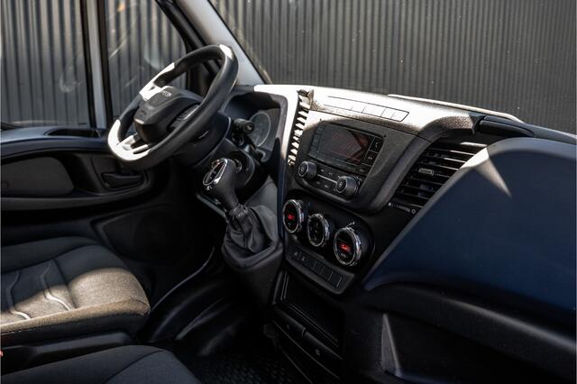 Iveco DAILY 35S14V 2.3 L2H2 | Automaat | 1e Eigenaar | Euro 6 | Cruise | Climate | Trekhaak