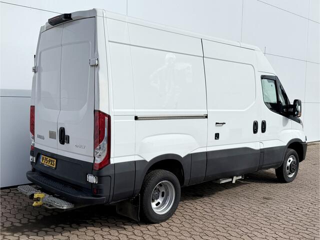 Iveco DAILY 35C14 2.3 L2H2 Dubbellucht Airco Cruise control Camera Trekhaak 3,5t Inbouw lucht geveerde stoel