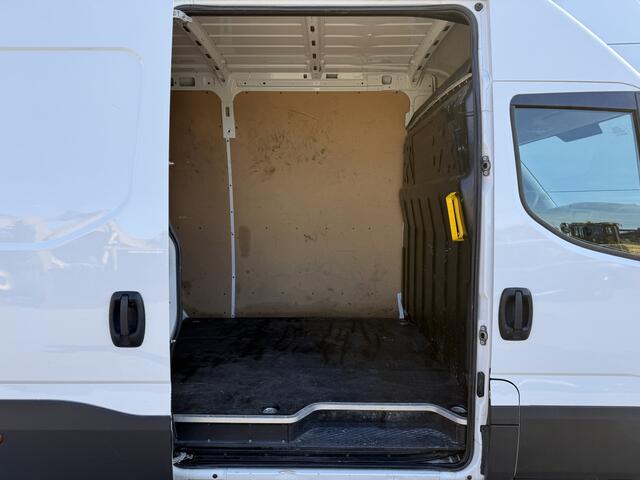 Iveco DAILY 35S14 2.3 140PK L2H2 Cruise Control 3.5t Trekgewicht Camera Airco Bluetooth
