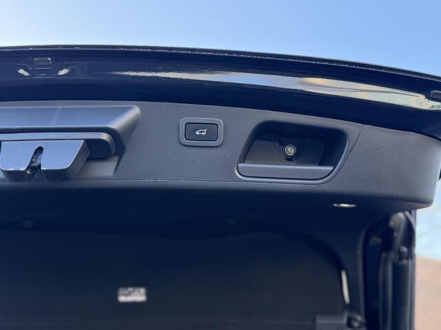 Jaguar E-Pace 2.0 P200 AWD R-Dynamic VAN: 31.900,- VOOR 29.877,- UW LENTEVOORDEEL: 2.023,- | RIJKLAARPRIJS INCL 12 MND BOVAG GARANTIE| PANO| ELEK. ACHTERKLEP| ELEK. STOEL| LEER| TREKHAAK LED