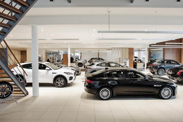 Jaguar F-PACE P400e PHEV R-Dynamic Black