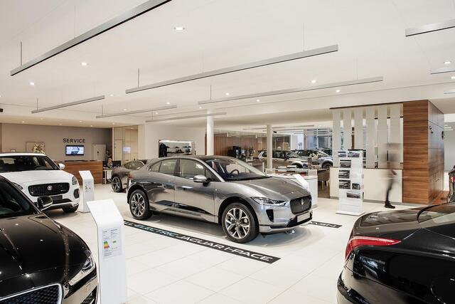 Jaguar F-PACE P400e PHEV R-Dynamic Black