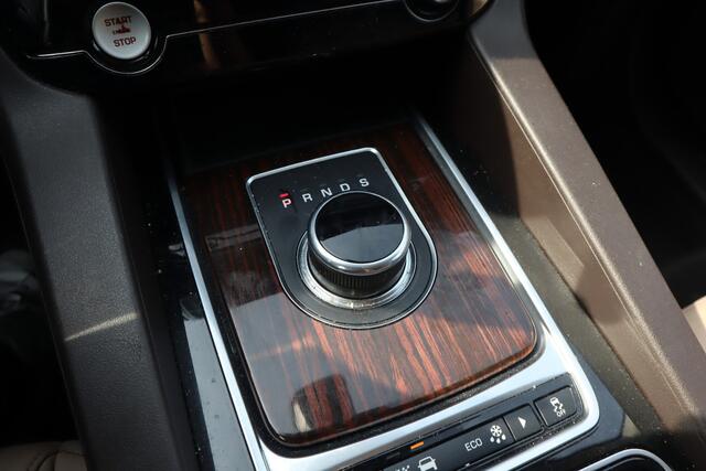 Jaguar F-PACE 3.0 Portfolio AWD 30d Navigatie | Leder | bi- Xenon | LM 22 inch |