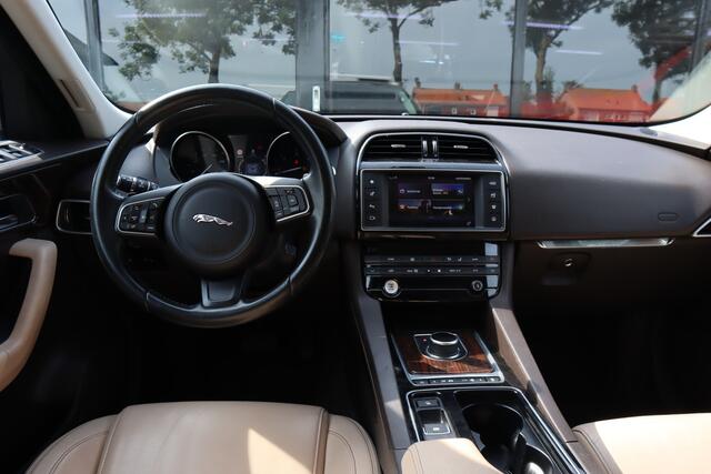 Jaguar F-PACE 3.0 Portfolio AWD 30d Navigatie | Leder | bi- Xenon | LM 22 inch |