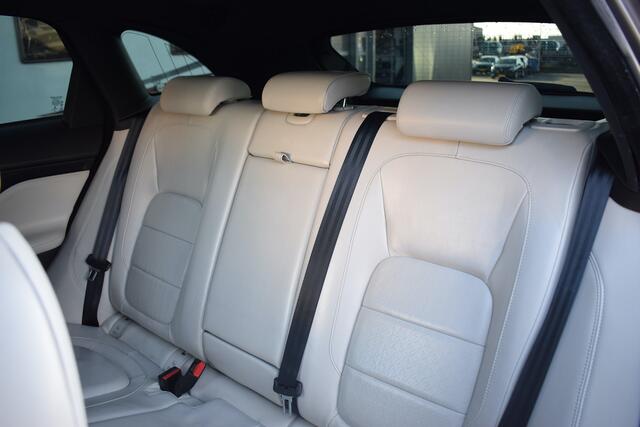 Jaguar F-PACE 3.0 S First Edition AWD | 380 pk | Meridian | Apple CarPlay | Pano | HUD