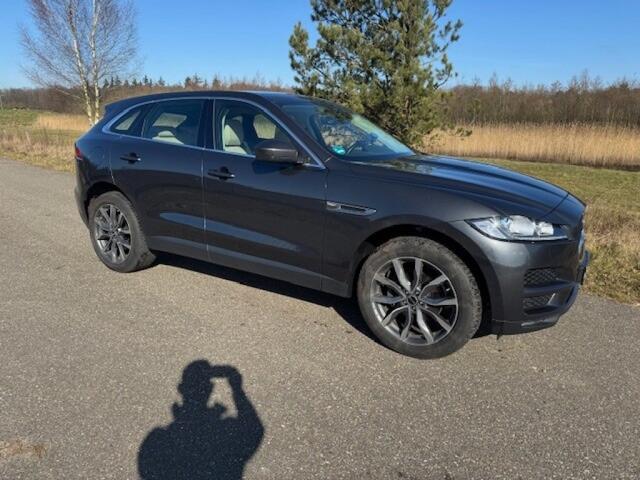 Jaguar F-PACE portfolio 2.0 252 pk