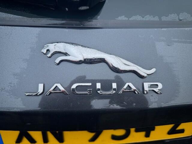 Jaguar F-PACE portfolio 2.0 252 pk
