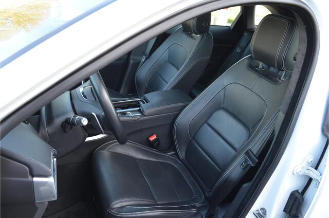 Jaguar F-PACE 2.5t AWD R-Sport Pano | Trekhaak elektr | Leer | Elektr stoelen | Alcantara hemel | Sfeerverlichting | Carplay | NL auto