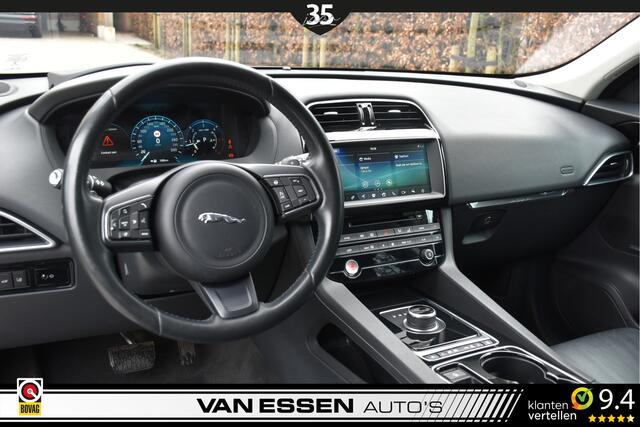 Jaguar F-PACE 2.0 Portfolio AWD 20d Navi Camera Trekhaak Leder Head-Up Virtueel Meridian NL-Auto!