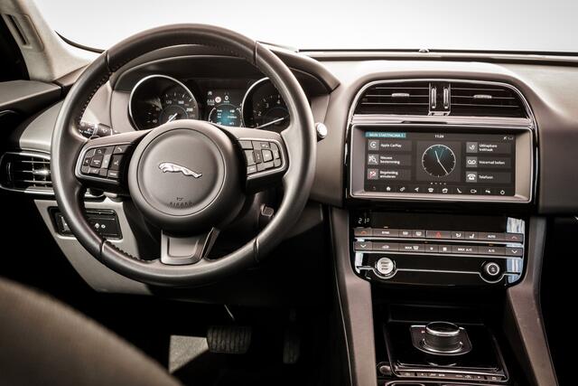 Jaguar F-PACE 2.0t 250 PK AWD Automaat | Head-Up | Trekhaak | Adapt. Cruise | Xenon | 18 inch LMV | Carplay