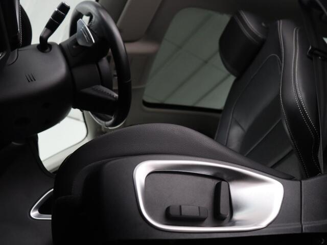 Jaguar F-PACE 2.0 R-Sport AWD 25t | Panoramadak | Leder | Stoelverwarming | Bi-Xenon | Camera | Navigatie | 20'' | Meridian Surround | Bluetooth | Cruise control | Parkeerhulp | Climate control