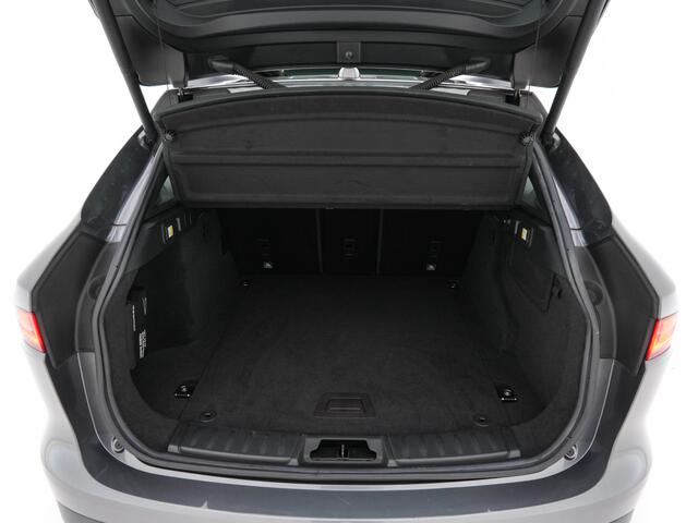 Jaguar F-PACE 2.0 Portfolio AWD 20d Aut. *PANO | LEATHER | XENON | DIGI-COCKPIT | KEYLESS | CAMERA | MERIDIAN-SOUND | HEATED-COMFORTSEATS | NAVI-FULLMAP | SHIFT-PADDLES | ECC | PDC | CRUISE | 19''ALU*