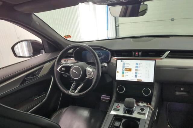 Jaguar F-PACE 2.0 P400e PHEV AWD. R-Dynamic HSE / Panoramadak / Leder-luxe / Pdc.+Camera / Navigatie / Hot-Cold Climate Pack / Surround Sound system / Apk 03-2027