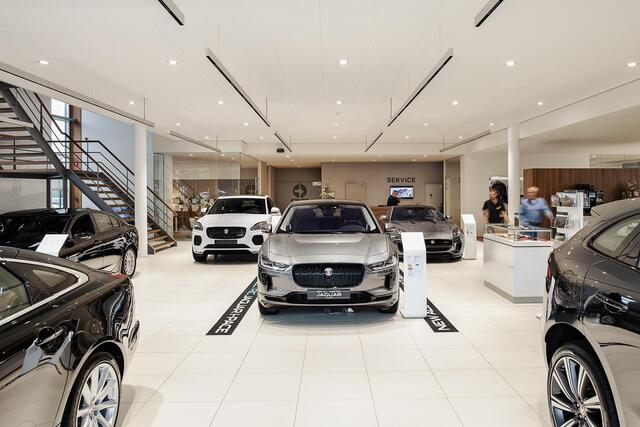 Jaguar F-TYPE R-Dynamic P300