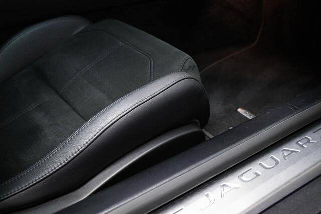 Jaguar F-TYPE P300 RWD | PANORAMADAK | CLIMATE PACK | STUURVERWARMING