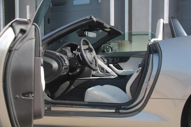 Jaguar F-TYPE P300 RWD R-Dynamic Black