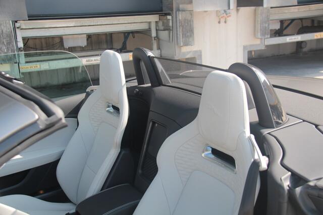 Jaguar F-TYPE P300 RWD R-Dynamic Black