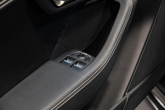 Jaguar F-TYPE P575 AWD R 75 *Panorama / Stoelventilatie / Sport-uitlaat / Meridian / Memory*