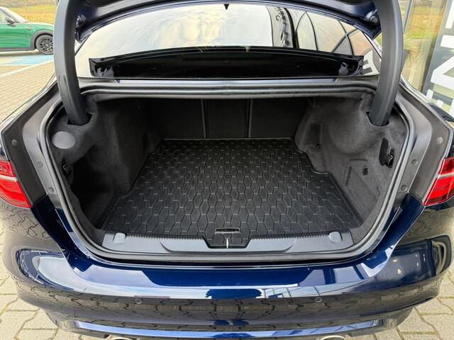 Jaguar XE 2.0 R-Dynamic *Schuif-/Kanteldak & ACC*