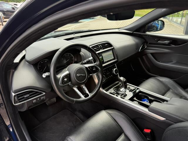 Jaguar XE 2.0 P250 S *Cruise Control & Navigatie*
