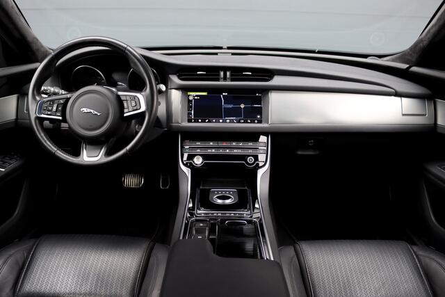 Jaguar XF 2.0t 250 PK Chequered Flag Aut8 | Stoelverwarming | Keyless Entry | Camera | DAB | Leder | Android Auto/Apple Carplay | Alcantara Hemel | Navigatie Pro |