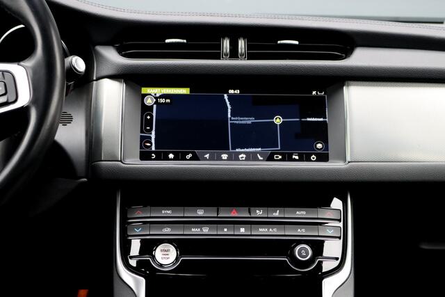Jaguar XF 2.0t 250 PK Chequered Flag Aut8 | Stoelverwarming | Keyless Entry | Camera | DAB | Leder | Android Auto/Apple Carplay | Alcantara Hemel | Navigatie Pro |
