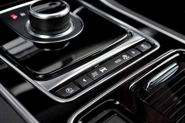 Jaguar XF 2.0t 250 PK Chequered Flag Aut8 | Stoelverwarming | Keyless Entry | Camera | DAB | Leder | Android Auto/Apple Carplay | Alcantara Hemel | Navigatie Pro |