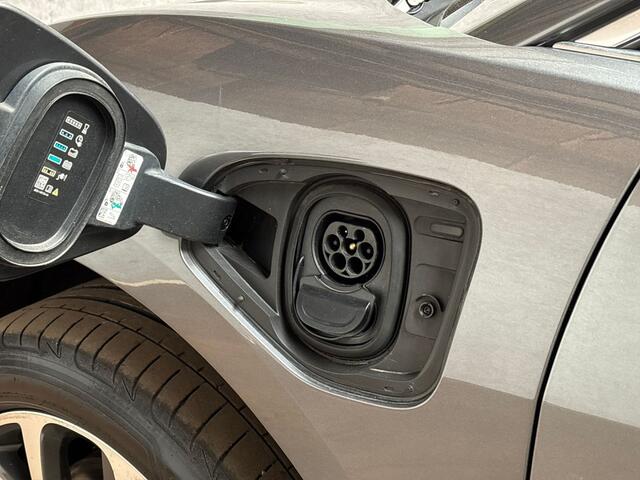 Jaguar i-Pace EV400 HSE 90 kWh 400Pk Automaat (APPLE CARPLAY, KUIPSTOELEN, LUCHTVERING, HEAD-UP DISPLAY, GROOT NAVI, MEMORY SEATS, MERIDIAN AUDIO, SFEERVERLICHTING, 360 CAMERA, NIEUWSTAAT)