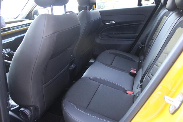 Jeep Avenger Summit 54 kWh | ACHTERUITRIJ CAMERA | STOEL VERWARMING | FULL LED KOPLAMPEN | 18" LICHTMETALEN VELGEN | DRAADLOZE TELEFOONLADER | DRAADLOZE APPLE CARPLAY/ANDROID AUTO | ADAPTIVE CRUISE CONTROL | PARKEERSENSOREN VOOR EN ACHTER | KEYLESS ENTRY/START | DODEH