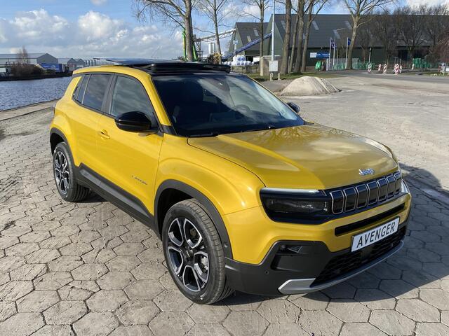 Jeep Avenger 1.2 e-Hybrid Summit | Schuif-/ Kanteldak | Elektr. achterklep | Navi | Achteruitrijcamera | Dodehoek detectie | Adaptieve Cruise Control