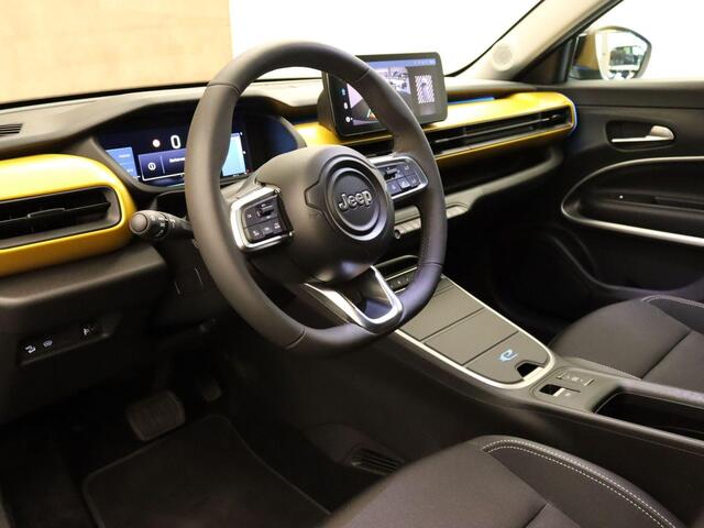 Jeep Avenger 1st Edition 54 kWh - ORIGINEEL NEDERLANDSE AUTO - ELEKTRISCHE ACHTERKLEP - PARKEERSENSOREN VOOR EN ACHTER - ACHTERUITRIJ CAMERA - NAVIGATIE - DODEHOEK DETECTIE - ADAPTIVE CRUISE CONTROL