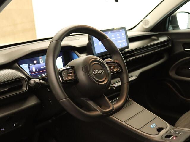 Jeep Avenger Longitude 54 kWh - ORIGINEEL NEDERLANDSE AUTO - CRUISE CONTROL - CLIMATE CONTROL - APPLE CARPLAY/ANDROID AUTO - LICHTMETALEN VELGEN 16 INCH - LED KOPLAMPEN - MULTIFUNCTIONEEL STUURWIEL - STOELVERWARMING VOORZIJDE
