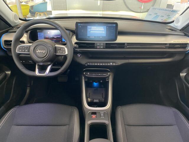 Jeep Avenger Summit 54 kWh | NIEUW | Navigatie | Keyless Entry | Elektr. achterklep | Winterpack | Warmtepomp