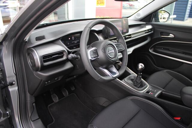 Jeep Avenger 1.2 100PK ALTITUDE | JBL AUDIO | NAVIGATIE | STOEL VERWARMING | DRAADLOZE APPLE CARPLAY/ANDROID AUTO | DRAADLOZE TELEFOONLADER | ADAPTIVE CRUISE CONTROL | DAB+ RADIO | LED KOPLAMPEN | LICHTMETALEN VELGEN | KEYLESS ENTRY/START | ELEKTRISCH BEDIENBARE ACHTE