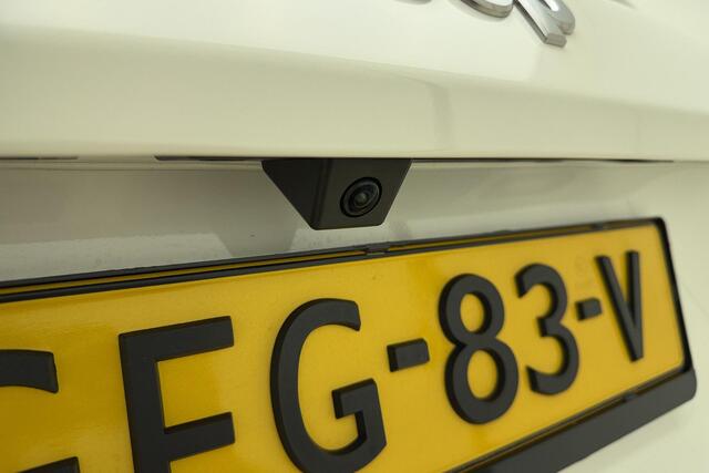 Jeep Avenger Longitude Business Pack 54 kWh | Climate Control | Navigatie | Stoelverwarming | Camera | Private-Glas | Elektrisch pakket | Cruise control | 17" LM-Velgen | LED Verlichting