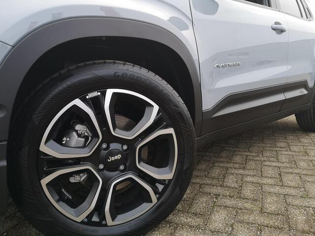 Jeep Avenger 1.2 Summit | Camera | Stoelverwarming | Carplay | JBL soundsystem | Massage | Leder