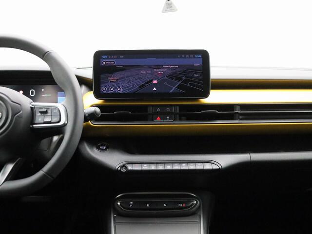 Jeep Avenger 54kWh 1st Edition | Navigatie | Apple & Android Carplay | Parkeersensoren Voor & Achter | Achteruitrijcamera | Stoelverwarming | Privacy Glass | Climate Control | Adaptieve Cruise Control |