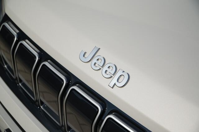 Jeep Avenger 1.2 e-Hybrid Summit | Navi | JBL | Camera | Winter | 18"