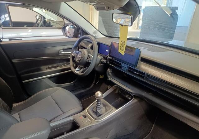 Jeep Avenger 1.2 e-Hybrid Altitude Stoel en stuurverwarming/Electr achterklep.