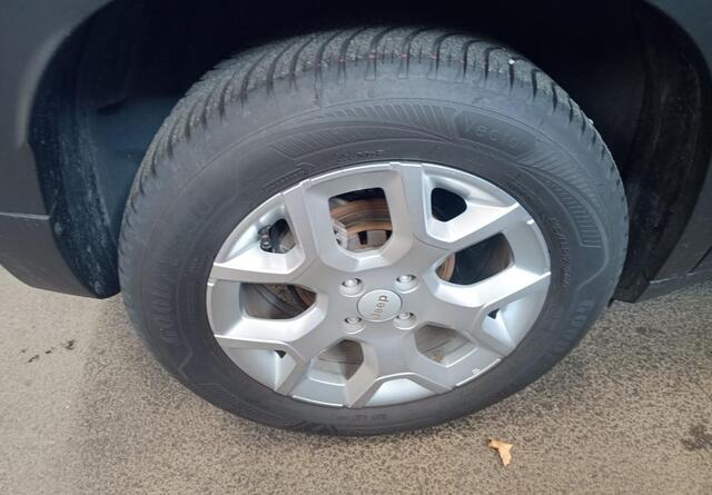 Jeep Avenger 1.2 e-Hybrid Altitude Stoel en stuurverwarming/Electr achterklep.