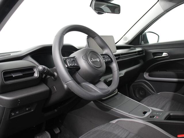 Jeep Avenger Longitude 54 kWh Automaat | Navigatie | Apple Carplay/ Android Auto | Parkeersensor achter | Cruise Control | Stoelverwarming | Full LED | Virtual Cockpit | Climate Control