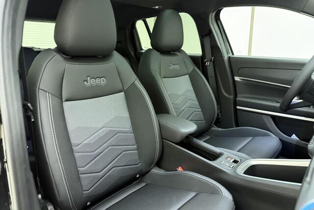 Jeep Avenger Summit 54 kWh | Range 400 km | Elektr. achterklep | Adapt. cruise | Stoel- en voorruitverw. | Navi | Carplay | Warmtepomp