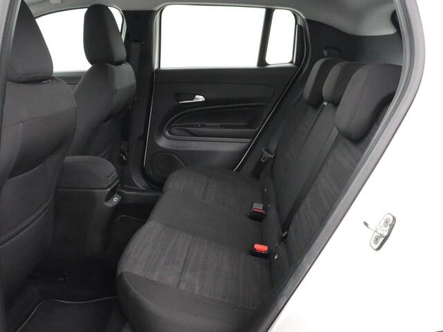 Jeep Avenger Longitude 54 kWh | SOH 93% | Warmtepomp | Carplay | Navigatie | Parkeerhulp | Full LED | Climate control | Cruise control