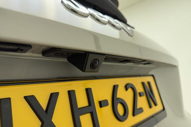 Jeep Avenger Summit 54 kWh | Panoramadak | Elektrische kofferklep | Camera | LED projector koplampen | 18'' lichtmetalen velgen | Warmtepomp | Voorruitverwarming | Two-tone lak