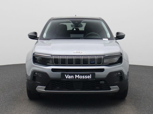 Jeep Avenger Longitude 54 kWh 155Pk | Navigatie | Apple & Android Carplay | Parkeersensoren Voor & Achter | Achteruitrijcamera | Stoelverwarming | Privacy Glass | Climate Control | Adaptieve Cruise Control |
