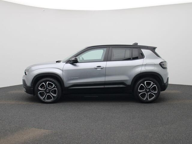 Jeep Avenger Longitude 54 kWh 155Pk | Navigatie | Apple & Android Carplay | Parkeersensoren Voor & Achter | Achteruitrijcamera | Stoelverwarming | Privacy Glass | Climate Control | Adaptieve Cruise Control |