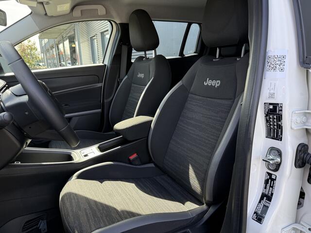 Jeep Avenger BWJ 12-2023 | 157PK Longitude 54 kWh AUTOMAAT | | NAVI | CLIMA | CRUISE | CARPLAY | KEYLESS | PDC | LMV | PRIVACY GLASS |