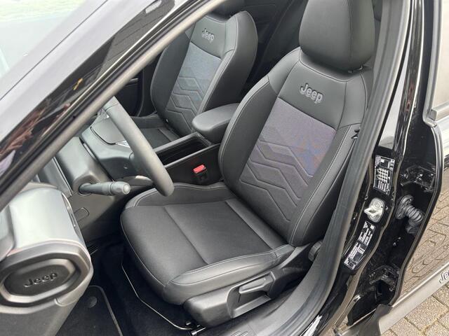 Jeep Avenger Summit 54 kWh | Schuif/Kanteldak | Elektr. achterklep | Adapt. Cruise | Stoelverw. |