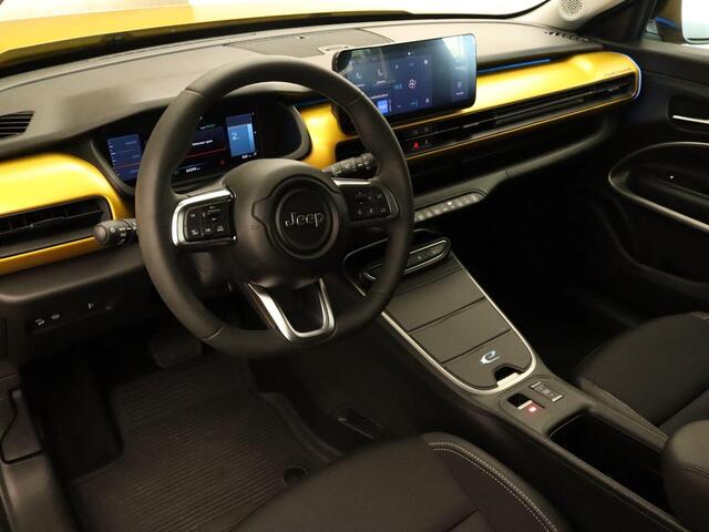 Jeep Avenger 1st Edition 54 kWh - SOH 94.8% - ORIGINEEL NEDERLANDSE AUTO - DODEHOEKDETECTIE - ADAPTIEVE CRUISE CONTROL - PARKEERSENSOREN VOOR EN ACHTER - DRAADLOZE TELEFOONLADER - APPLE CARPLAY/ANDROID AUTO - VOORSTOELEN VERWARMD